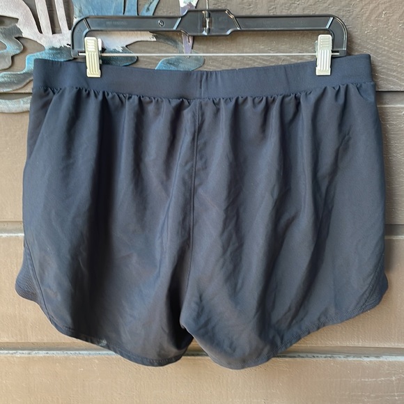 Under Armour Lined Shorts - Picture 3 of 5
